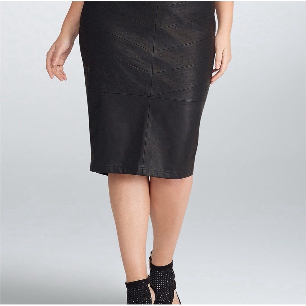 Rebel Wilson Torrid Faux Leather Front Panel Black Pencil Skirt Size 0X‎ Sexy